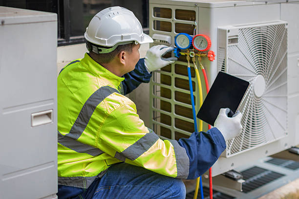 Professional Air Conditioning Repair technician working in Bardwell, TX